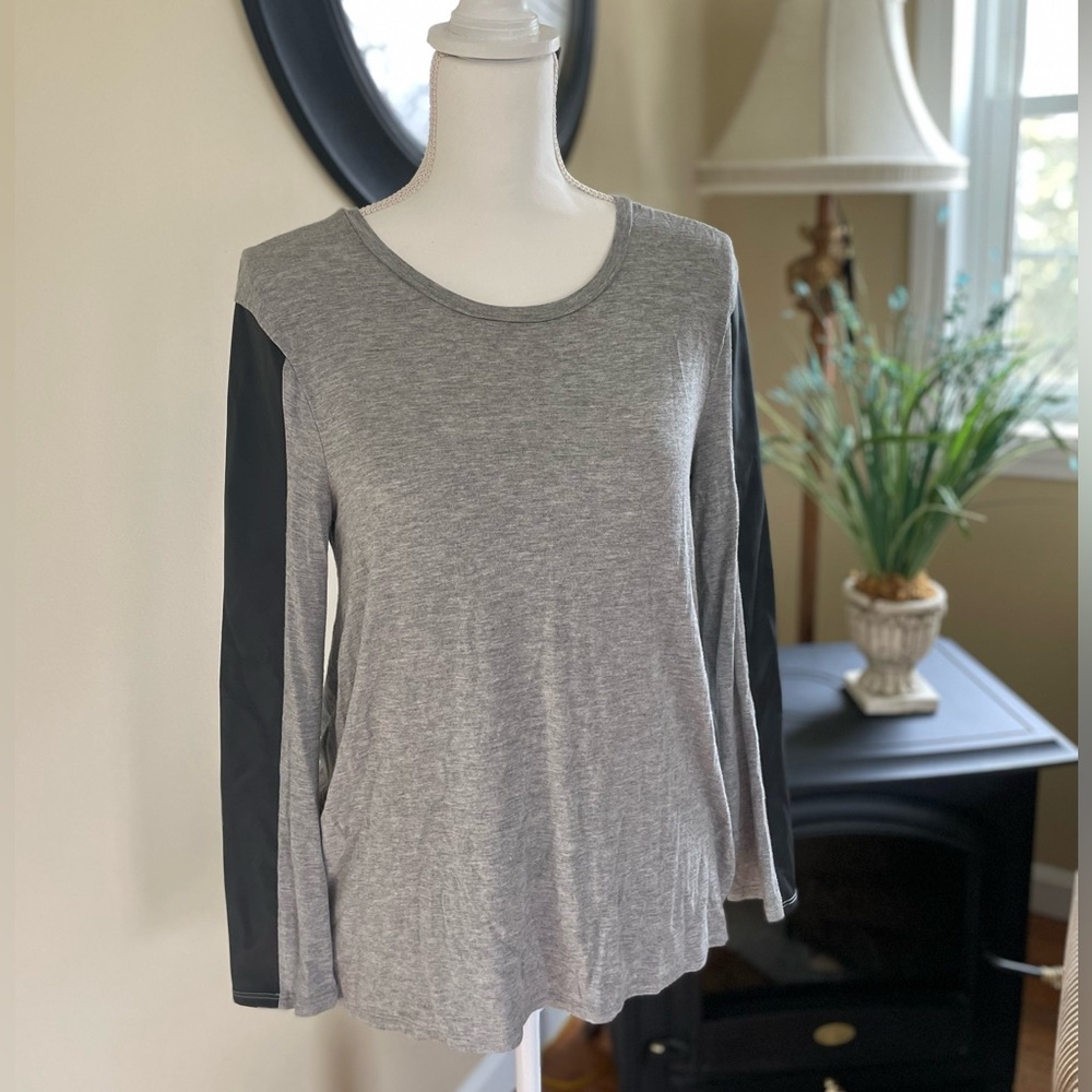 BCBGMAXAZRIA Heather Gray Long Sleeve Tee with Leather Sleeves